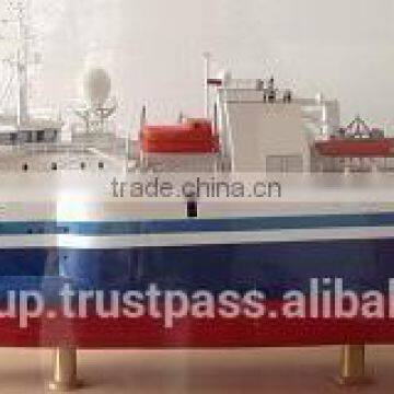 Model CGG Amadeus Scale 1: 100- Wooden ship model in Viet Nam