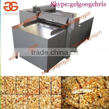 Automatic peanut brittle cutting machine