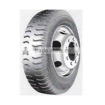 Bias truck tire 825-20