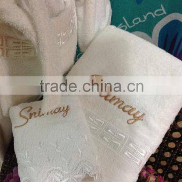 Embroidered Towel Wholesale Cute Design Pure Cotton Yarn Dyed Small Square Jacquard Face Towel photo-6
