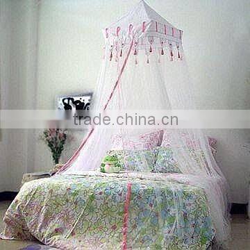 Square top mosquito net with tassel