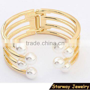>>2016 New design elegant pearl open wide cuff bracelet/