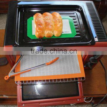 Reusable silicone baking liner with new producing craft