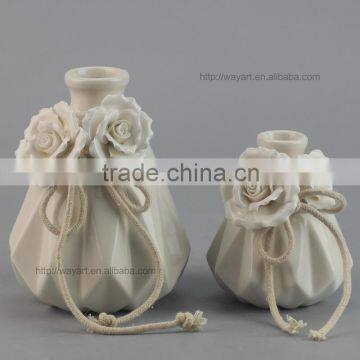 BSCI SEDEX Audit Customized Hand-made Flower White Porcelain Reed Diffuser Set With Rattan Sticks photo-2