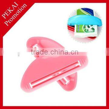 2015 pushing save tube plastic toothpaste squeezer