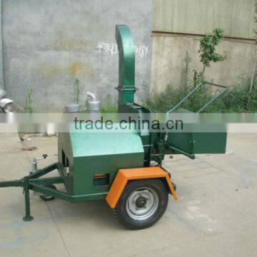 PTO driven hydraulic feeding wood chipper