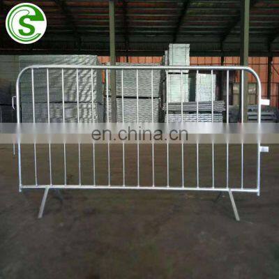 Temporary Portable road barricade fence cross feet barricades for event used