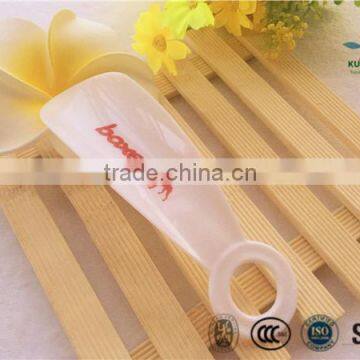 Wholesale disposable hotel plastic shoe horn