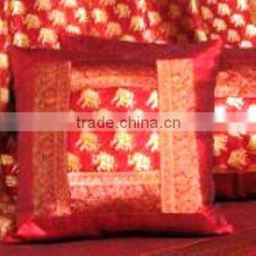 Red elephant decorative cushion cover