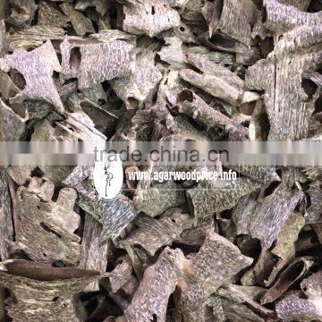 High grade Oud wood chips giving an excellence smell from Vietnam agarwood plantation -