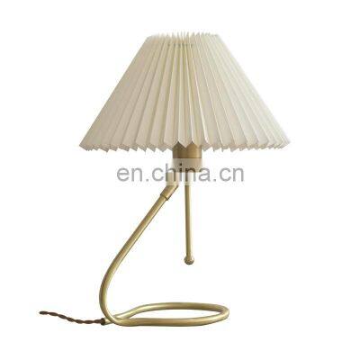 Modern LED Desk Light Creative New Brass Pleated Lighting For Bedroom Living Room Retro Fabric Table Lamp