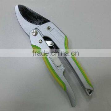 Ratcheting Hand Secateurs and Tree Pruners