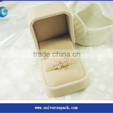 Clients Custom Beige Flocking Box Packing Ring Export Wholesale Goods