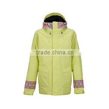 woman wear adventure wearing Snow Ski Jackets