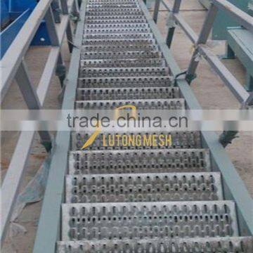 Anti-Skid Plate/Anti-skid perforated plate /The crocodile mouth checkered plate (Factory)