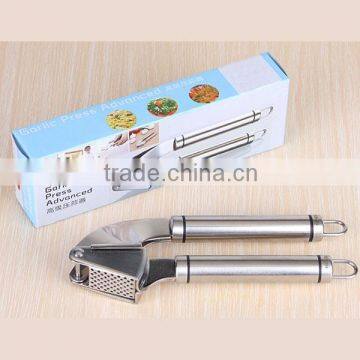 Garlic Crusher Made of Stainless Steel Mince Professional Garlic Press, silicone Crusher with Garlic Peeler