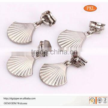Auto lock metal zipper sliders for luggage