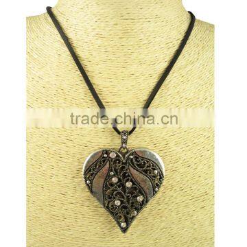 Antique silver plated metal alloy heart pendant leather necklace with rhinestone