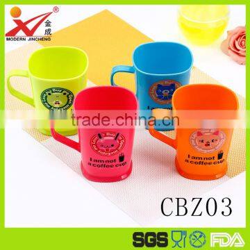 Factory wholesale fashional style plastic food grade material carton imprint tumbler cups