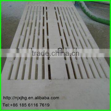 Paper machine suction box for dewatering