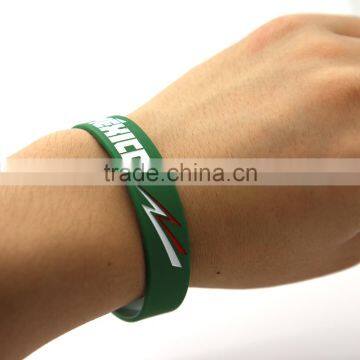 Fashion jewelry 2016 custom silicone charm bracelet