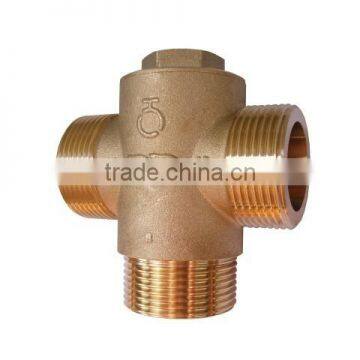 Thermostatic three-way control valve for boiler return bypass