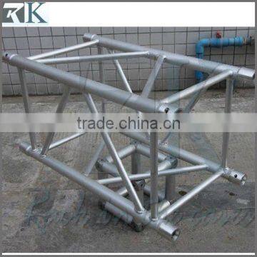 Portable aluminum spigot truss for stage