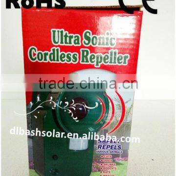 Outdoor Ultrasonic Pest Repeller Ultrasonic Lizard Repellent Multiple Pest Repeller photo-4