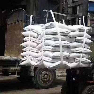 Предварительно оснащенные подвесными петлями гибкие контейнерные мешки типа FIBC для перевозки мягкого цемента