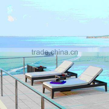 China outdoor furniture wicker aluminium furniture beach sun lounger with waterproof cushion