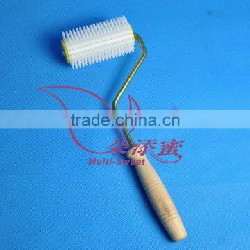 beekeeping wood handle plastic uncapping roller