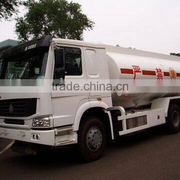 High-quality HOWO Oil Tank Transporting Truck 10 Wheels photo-3