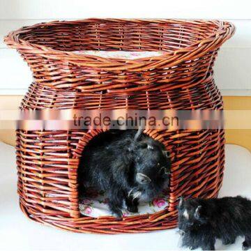 Wholesale cheap decorative wicker indoor dog house with balcony