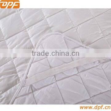 hotel white color waterproof mattress protector