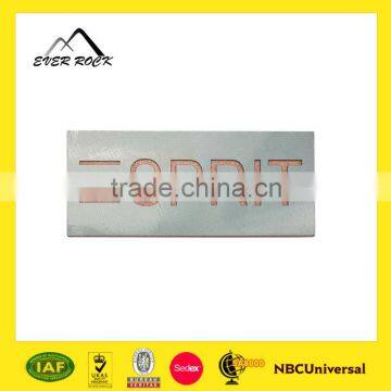 2015 Free Sample Fashioanl Low Price Embossed Aluminium Custom Metal Label photo-3