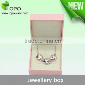 Jewellery box pink color for necklace