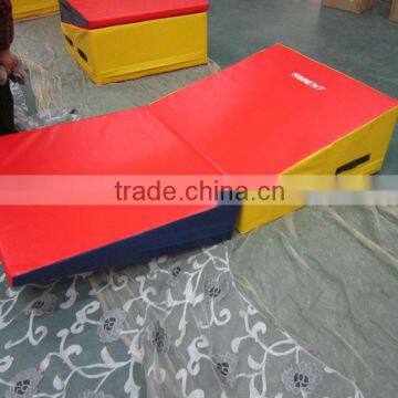 Folding incline mat