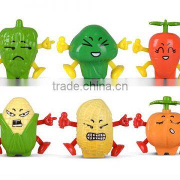 FUNNY WIND UP VEGETABLE CANDY TOY Y2770495