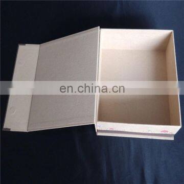 Clear design paper packing box with two pieces of magnet closure