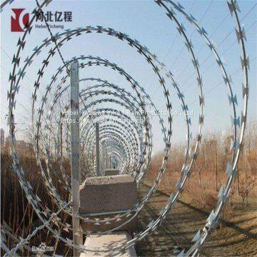 2020 Низкая цена, высокое качество! Горячедувковый оцинкованный рязьканый колючевой проволочный барьер, колючевой проволочный барьер «концертина». Реальная фабрика. photo-3