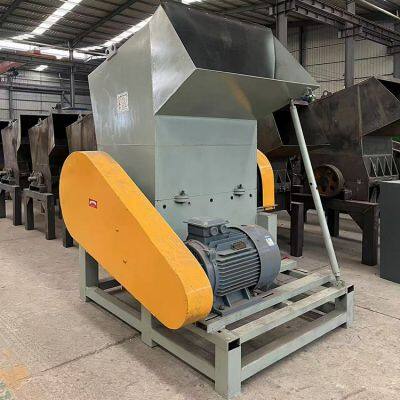 Fabricante de trituradoras de plástico Trituradora de botellas de plástico tipo 600 Máquina de polvo con marco de plástico negro photo-4