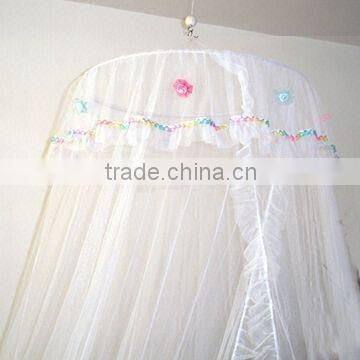 Bed canopy with laces and flowers