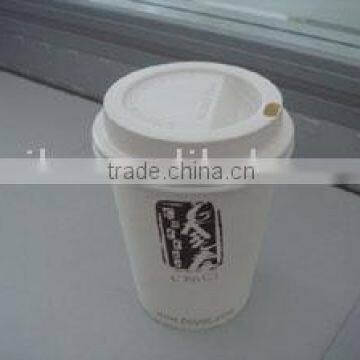 disposable paper mug with plastic lid