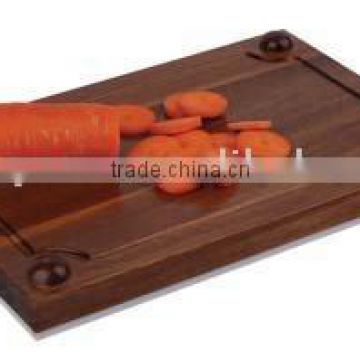 wooden cutting board with anti-slip rubber feet