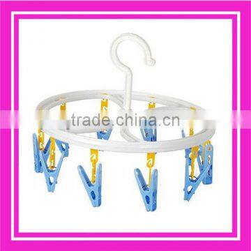 round plastic clothes hanger