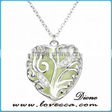 Silver Glowing Necklace Hollow Glow in the Dark Heart Pendant Luminous Necklace photo-4
