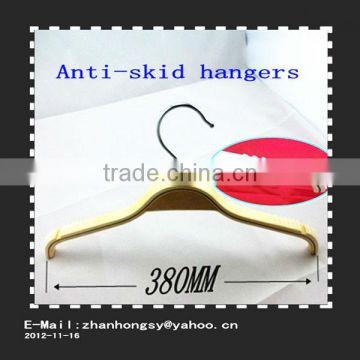 fashion non-slip hanger with anti-slip strip made in China