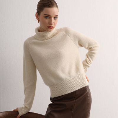 женская свитерка с вытяжкой