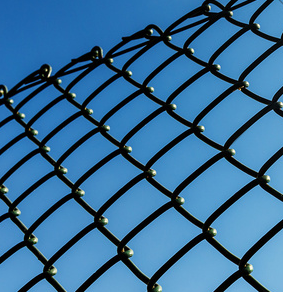 Soccer Field Fence Galvanized Chain Link Wire Mesh for Football Ground Net High Quality Pvc Coated Barrier Rolls Cyclone Fence photo-5