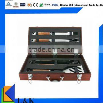 5 pcs bbq accessories/deluxe grill set/wooden handle bbq tool set with case